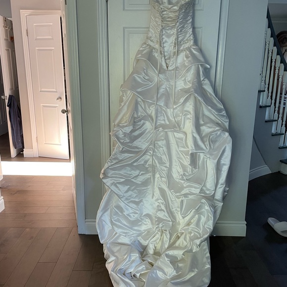 Maggie Sottero size 6 wedding gown. - Picture 4 of 5